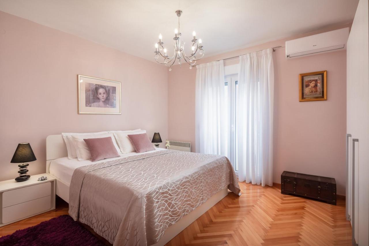 Exclusive Center Apartments Zara Esterno foto
